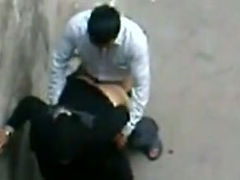 Spying on Arab couple - chick in hijab gets doggyfucked outdoors