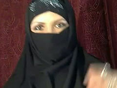 Mesmerizing Pakistani milf with big boobs and sexy ass